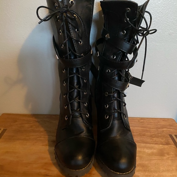 Lace up high heel boots - brand new - Picture 4 of 7